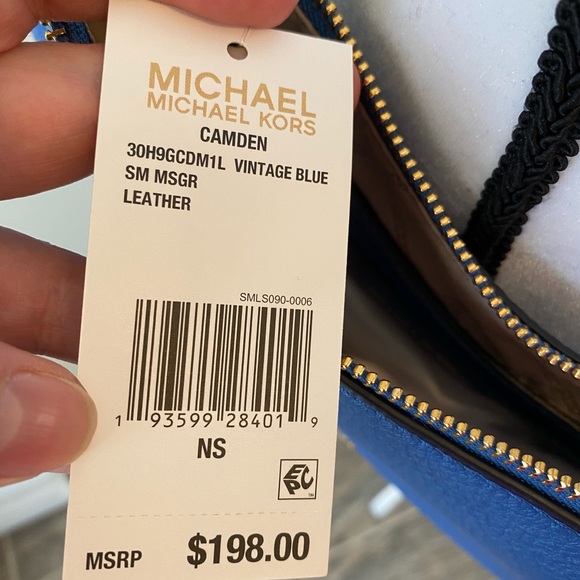 Michael Kors messenger crossbody - Picture 5 of 7